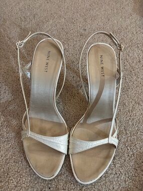 Beautiful Beige Nine West Sandel Shoes, size 9